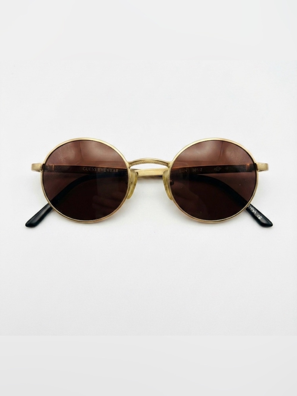 GUESS Gold Eyewear Temple Detail with White Logo 90’s vintage